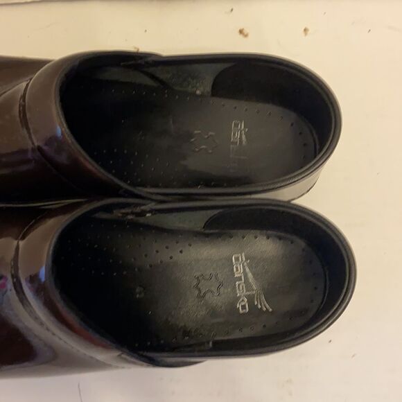 Dansko size 41 shiny brown broken clogs USA size 11 excellent - Picture 2 of 7
